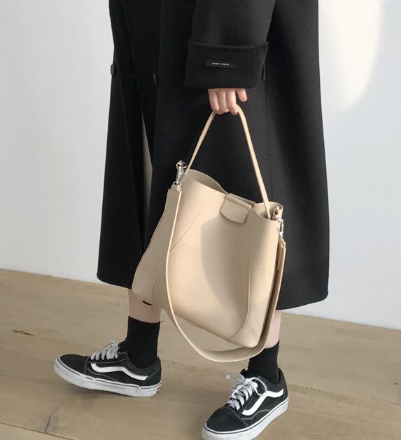 Casual Large Capacity Tote Designer Wide Strap Women Handbags Luxury Pu Leather Shoulder Crossbody Bags Buckets Bag Lady Purses