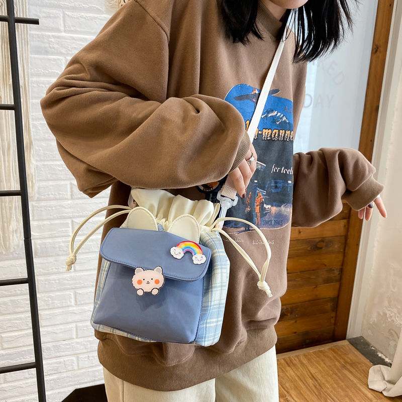 White Blush Bear Cuten Canvas Bucket Bag Women's 2021 New Small Fresh Shoulder Bag Versatile Student Lattice Messenger Bag