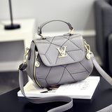 Christmas Gift 2020 Fashion Woman Geometry Small V Style Saddle Luxury Handbags Crossbody For Women Famous Brands Messenger Bags Designer Louis