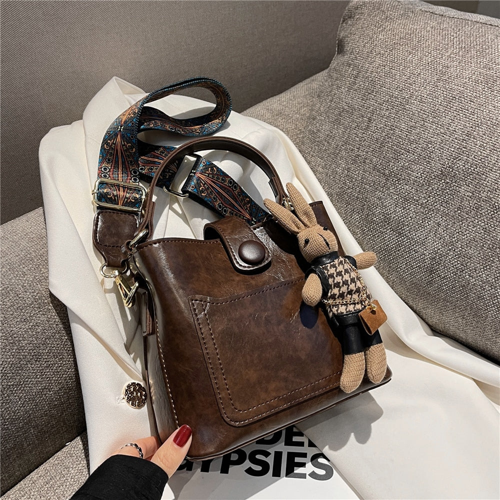 Small & Unique Design Casual & Simple & Fashionable Pu Leather Crescent  Shoulder Bag Crossbody Bag Handbag With Pendant